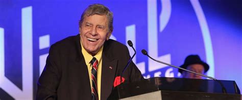 comedy icon jerry lewis dies at 91 abc news