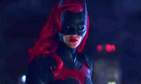the first trailer for the new batwoman series is very gay in magazine