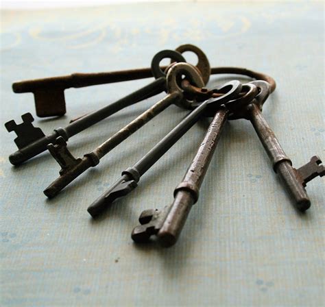 dabbling   dew antique skeleton keys   key findings