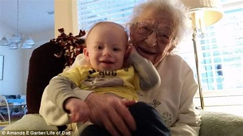 rosa camfield 101 holding her great granddaughter in heartwarming photo dies daily mail online