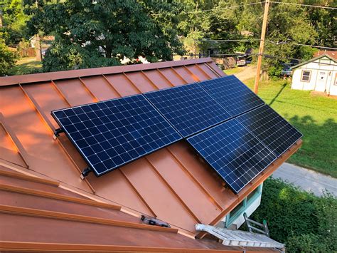 benefits  installing solar panels   metal roof