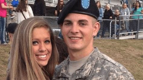 soldado publicó foto junto a su novia y descubrió que era actriz porno