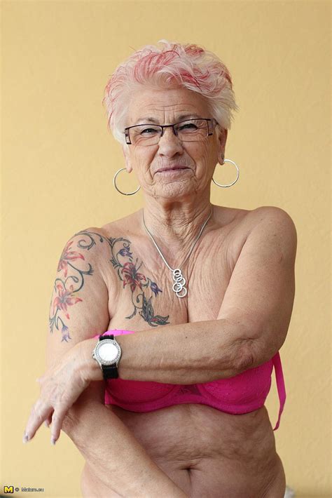 tattooed mature lady cuddle her pussy photos amanda s busty vixen