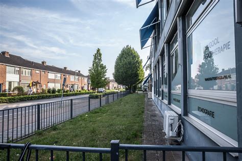 dichte balkons moeten inkijk vanuit appartementen spoorlaan voorkomen omwonenden deels