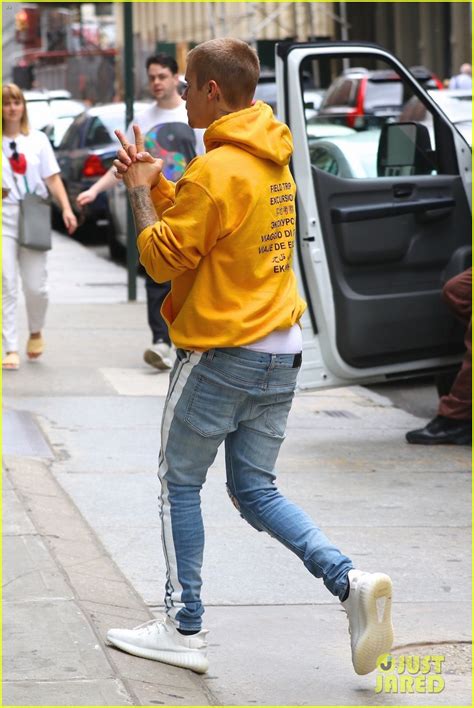 Justin Bieber Finds A Famous Face In The Big Apple Photo