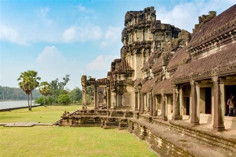 angkor wat world famous heritage site  cambodia  guides