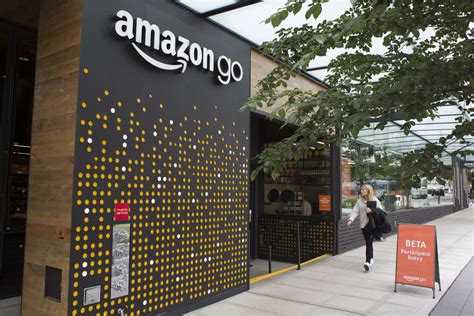 amazon   cashierless grocery store opens  seattle curbed
