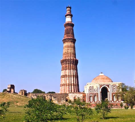 qutub minar   monuments delhi bhavya holidays pvt