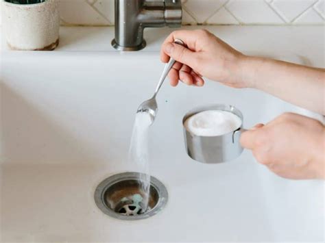 unclog  bathtub drain  baking soda