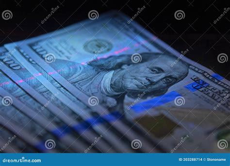 dollars banknot currency  uv light protectiondollars  uv light