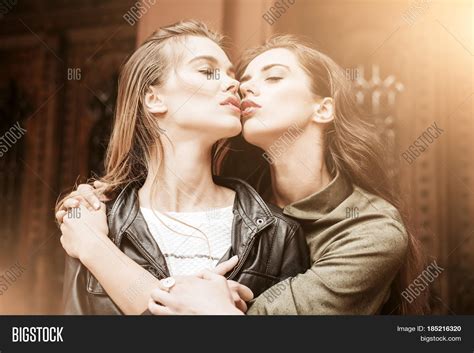 Ventil Permeabilität Erfahrung Lesbian Sexy Girls Kissing Tödlich