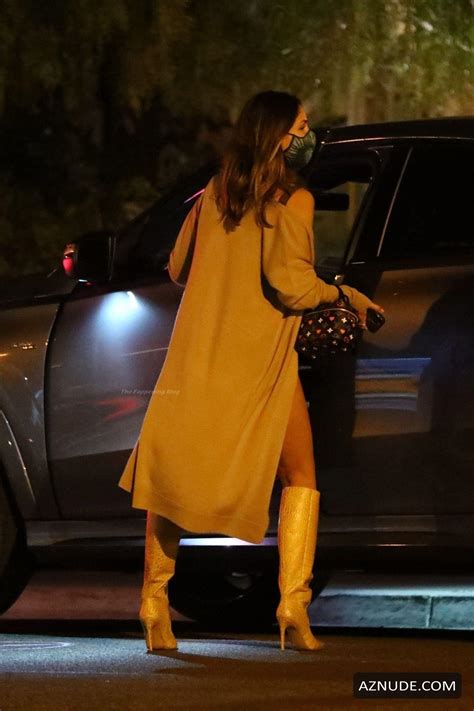 eiza gonzalez sexy shows off her toned legs while out for dinner with