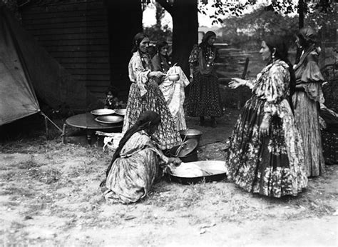 galician gypsy women preparing food wandsworth 28 aug 1911 i m a gypsy german women world