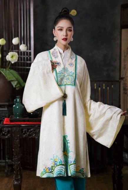 beauty and historical value of vietnamese ancient costumes in nhat binh