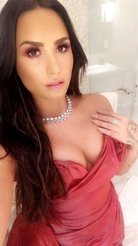 demi lovato topless showing her butt again scandal planet