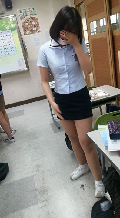 ㅅ에 있는 qirs님의 핀 교복 치마 소녀 및 패션 스타일