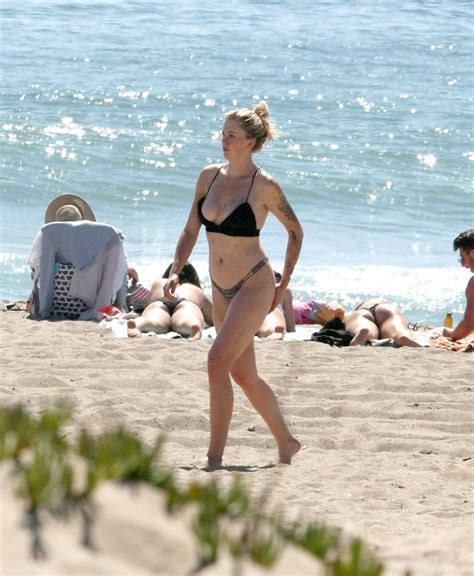 Ireland Baldwin Wearing A Black Bikini In Malibu Beach 4