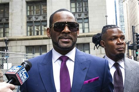 R Kelly Charged With 11 New Sex Related Crimes In Chicago