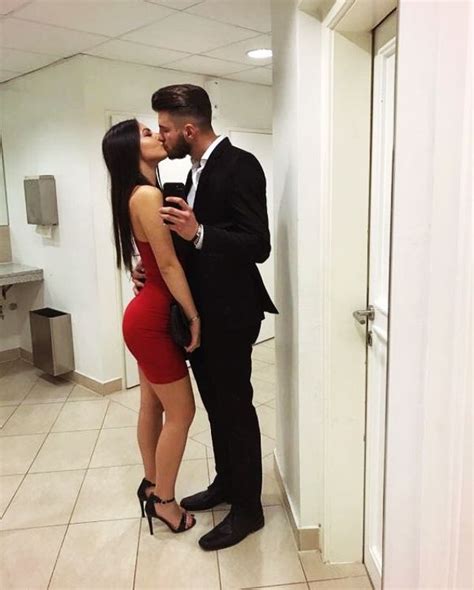 40 Best Selfie Poses For Couples Buzz 2018 Relationship Goals