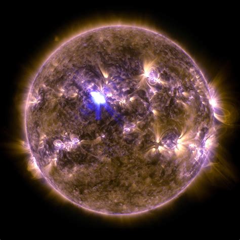 nasas image   giant solar flare  stunning  phoblographer