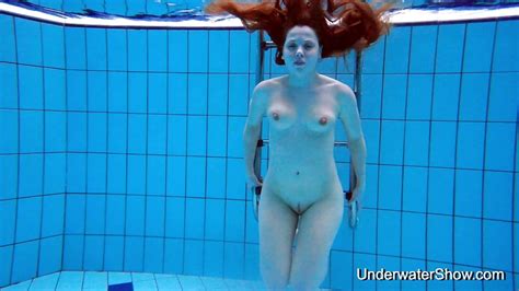 Sexy Girl Shows Magnificent Body Underwater Porntube