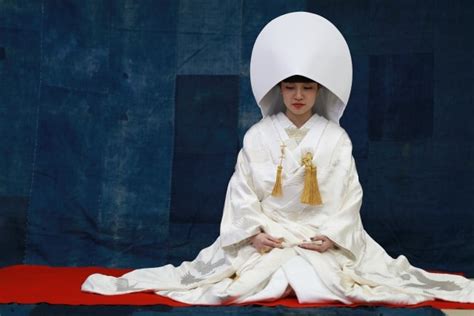 اللباس الياباني التقليدي الكيمونو ، معناه وتاريخ تطوره وأنواعه