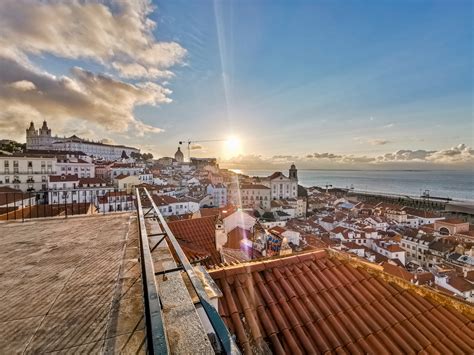 miradouro das portas  sol lisbon shopping