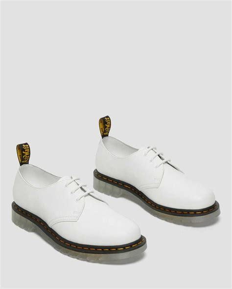 iced smooth leather shoes dr martens