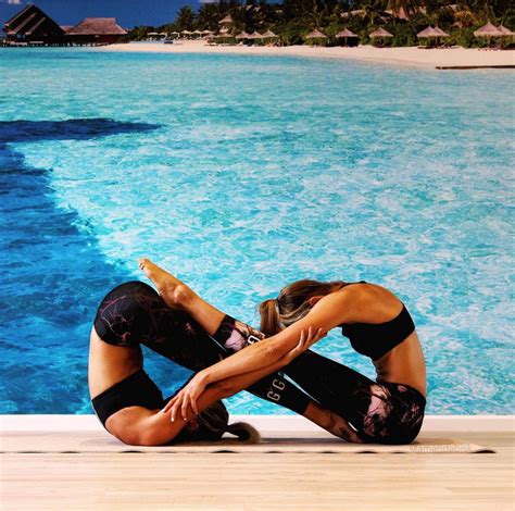 19 Fitness Stars Everyone Is Following On Instagram Acro Yoga Poses