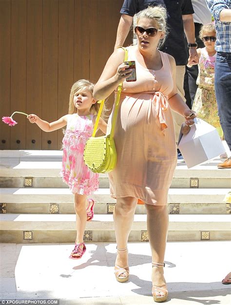 Selma Blair Empathises With Heavily Pregnant Busy Philipps