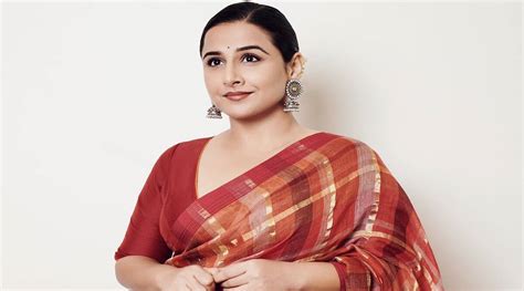 Vidya Balan Does It Yet Again — Steals The Show With Her Sari Look