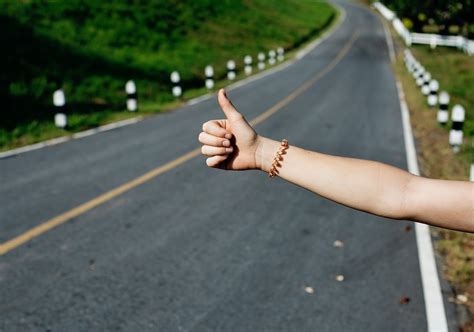 a girl s guide to hitchhiking safely go girl guides
