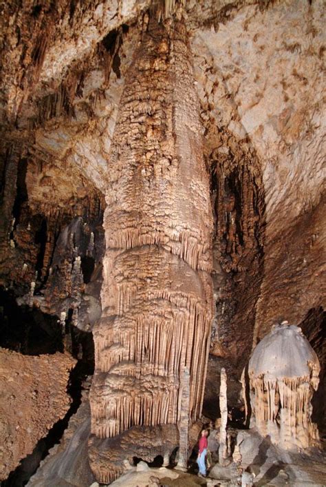 incredible underground caves   world