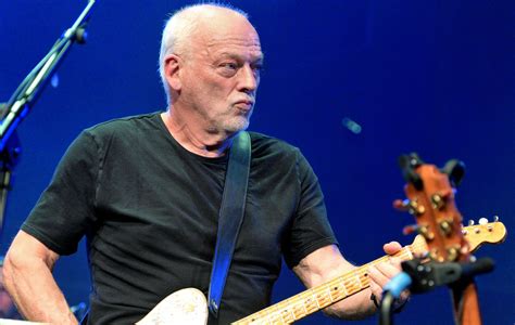 david gilmour debuts    ghosts    track   years