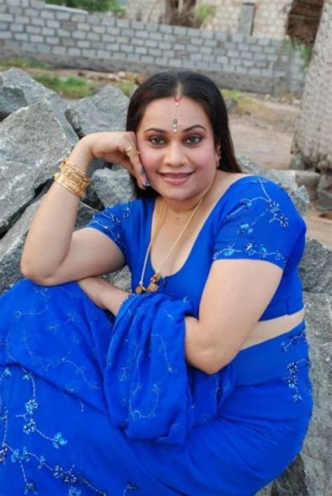mallu aunty hot in blue saree
