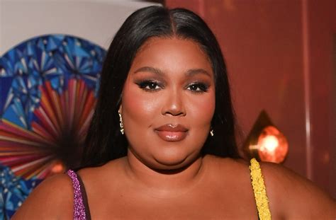 Lizzo In Bathing Suit Is Pretty — Celebwell