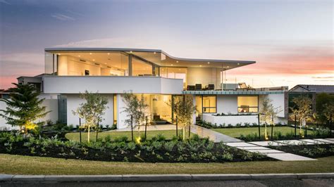 city beach house in perth australia by cambuild and banham