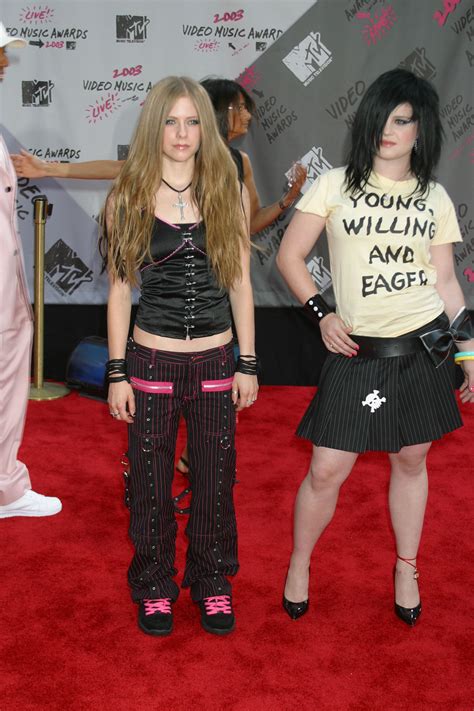 Pin By Noelle M On Early 2000s 2000s Fashion Trends Early 2000s