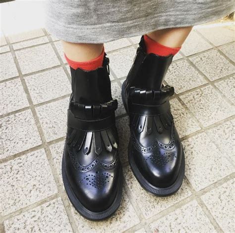 tina boot shared  nameayako dr martens coolest shoes  chic outfits spring