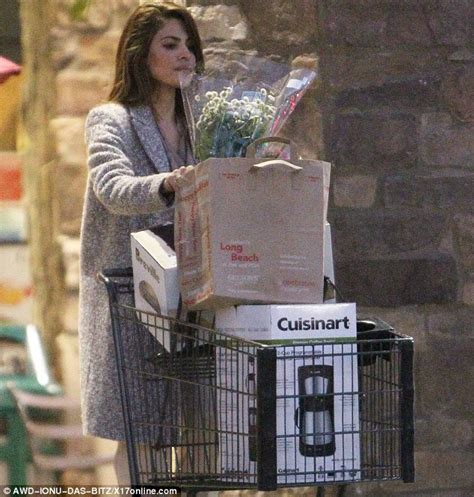 eva mendes picks up all the ingredients for a cosy christmas at home daily mail online