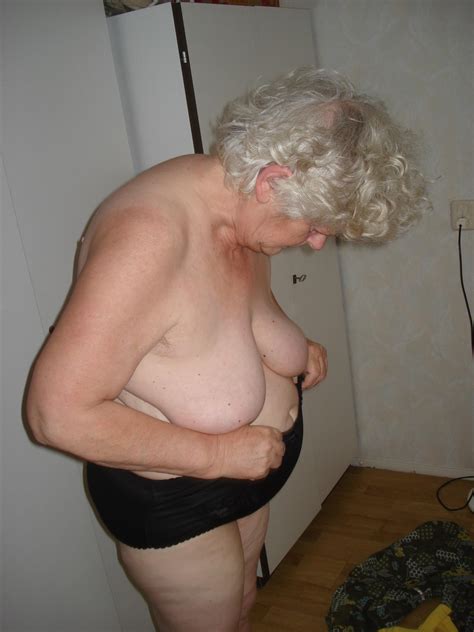 pics showing for free grannies in full cut panties with pads