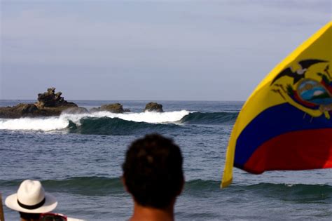 ecuador surfing  world junior championship realwords