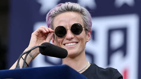 Megan Rapinoe Uswnt Star To Write A Book Due In 2020