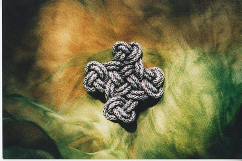 knot cross
