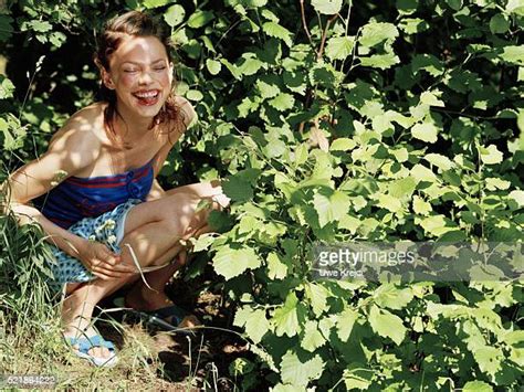 Peeing Outside Photos And Premium High Res Pictures Getty Images