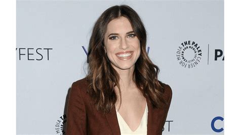 Allison Williams Sex Scenes Are Awkward For Me 8days