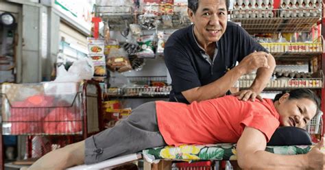 singaporean couple gives free massages to preserve a traditional technique