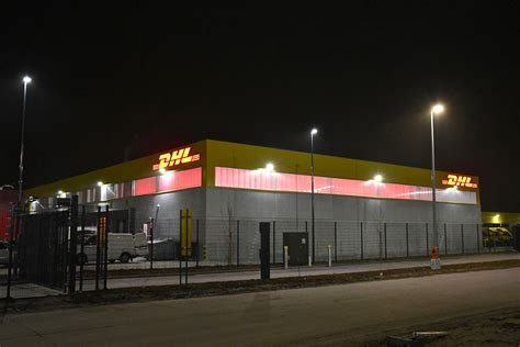 nieuw distributiecentrum dhl express verwerkt tot  pakjes  uur foto hlnbe