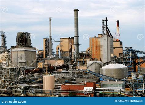 chemische fabriek stock afbeelding image  buizen fabriek