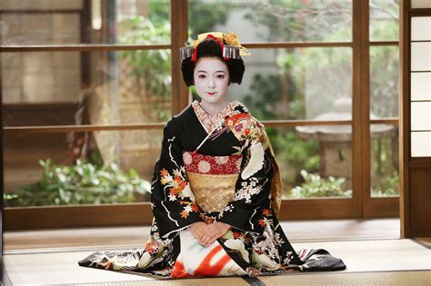 geisha kimono in japan